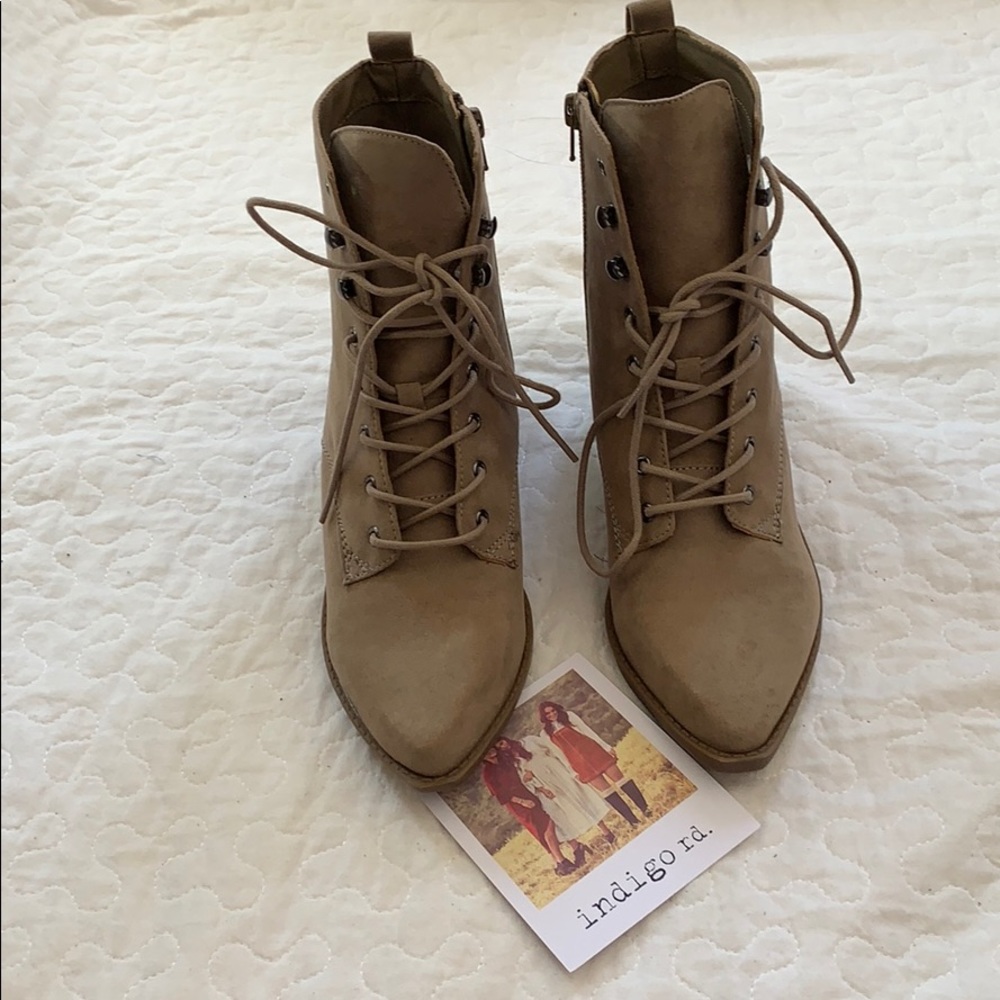Indigo rd. Shoes in size 8, color Taupe fabric